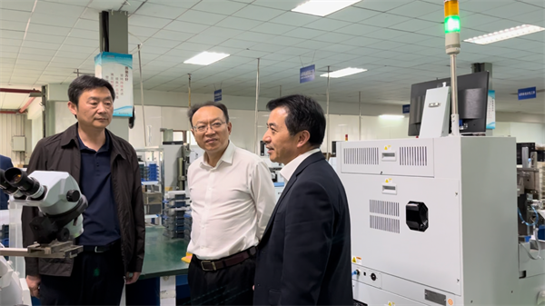 省經信廳中小處處長到公司調研2.png 省經信廳中小處處長到公司調研2.png